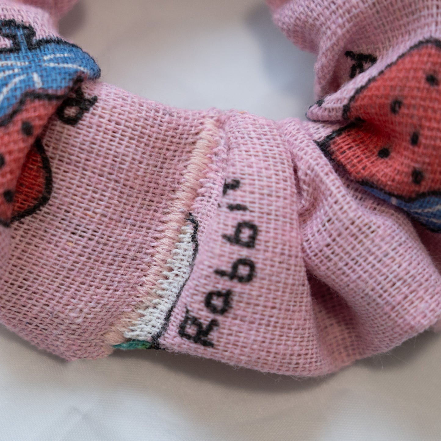 Bunny world | Strawberry Bunny Scrunchie Pink