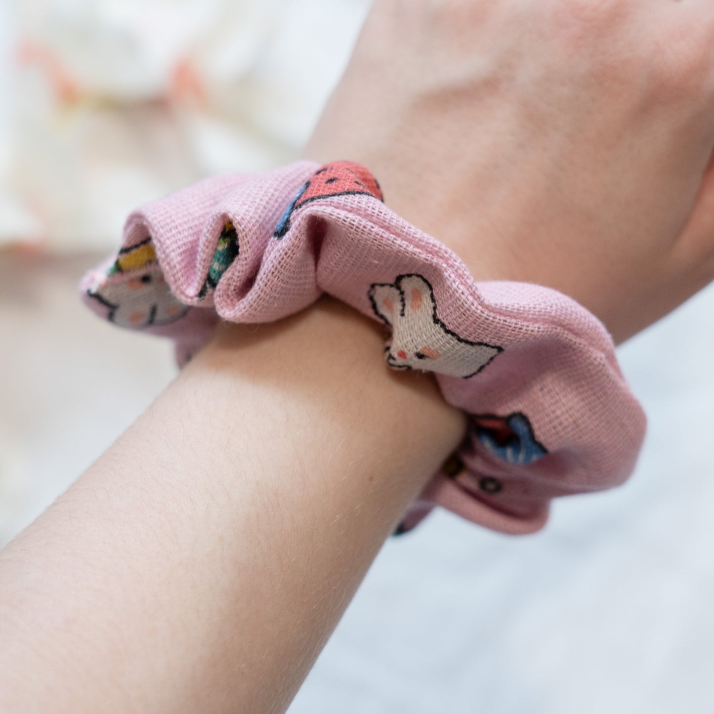 Bunny world | Strawberry Bunny Scrunchie Pink